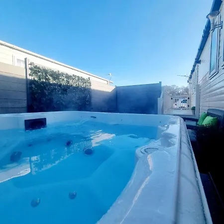 Apple Tree Lodge Hot Tub 3 Bedroom 2 Bars Morpeth Exterior photo