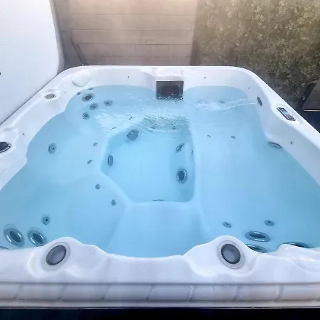 Apple Tree Lodge Hot Tub 3 Bedroom 2 Bars Morpeth Exterior photo