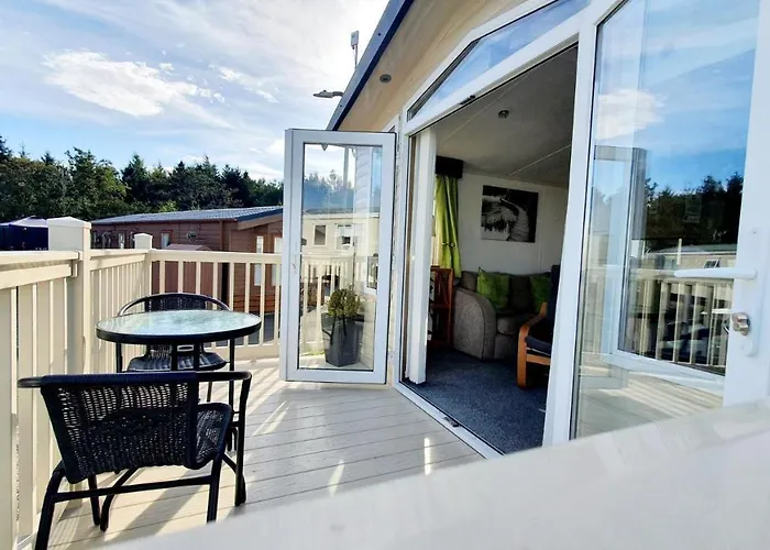 Apple Tree Lodge Hot Tub 3 Bedroom 2 Bars