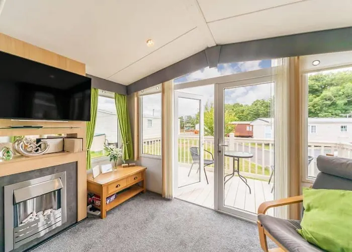 Apple Tree Lodge Hot Tub 3 Bedroom 2 Bars