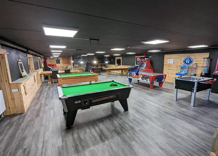 Apple Tree Lodge Hot Tub 3 Bedroom 2 Bars