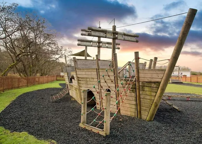 Apple Tree Lodge Hot Tub 3 Bedroom 2 Bars