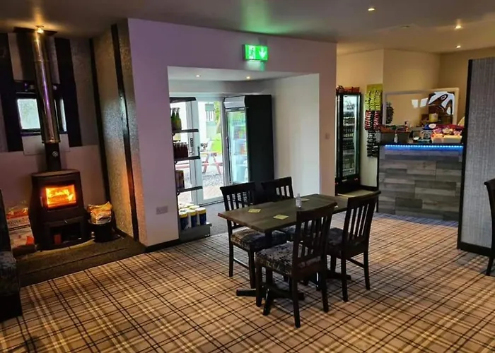 Apple Tree Lodge Hot Tub 3 Bedroom 2 Bars