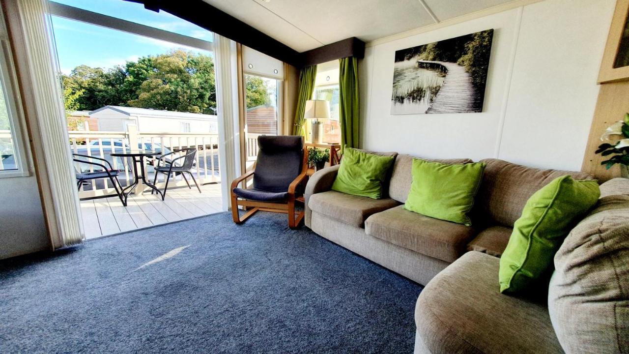 Apple Tree Hot Tub 3 Bedroom 2 Bars Holiday home *