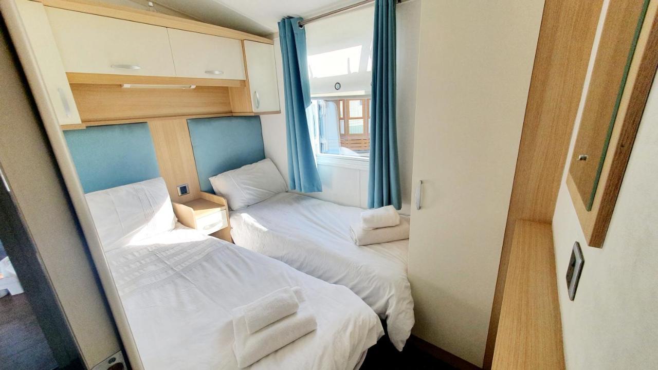 Apple Tree Hot Tub 3 Bedroom 2 Bars Holiday home